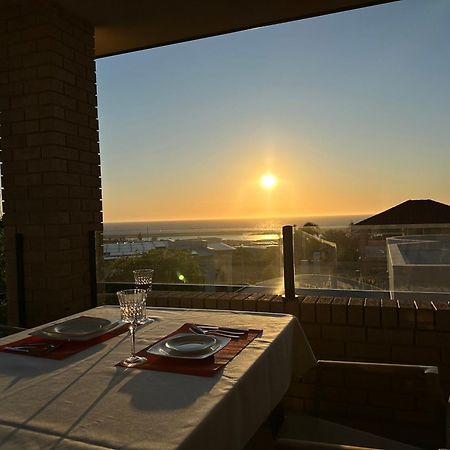 Sunny Ocean View Retreat Appartement Perth Buitenkant foto